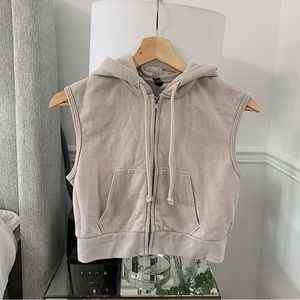 🤍 H&M | Beige cropped sleeveless vest